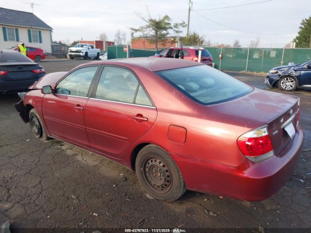 Toyota Camry Le Image 13