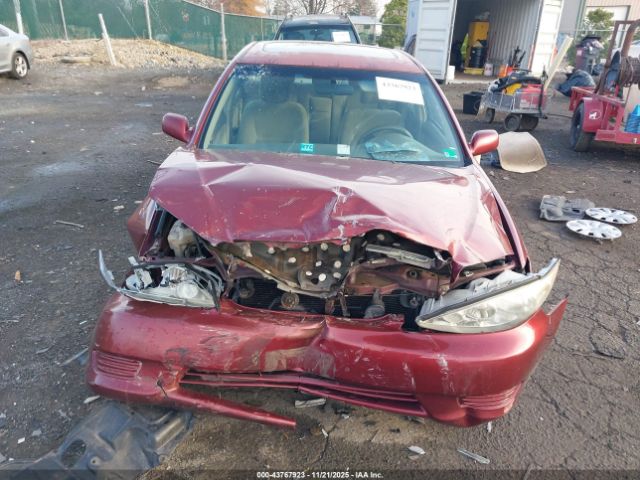 Toyota Camry Le Image 16