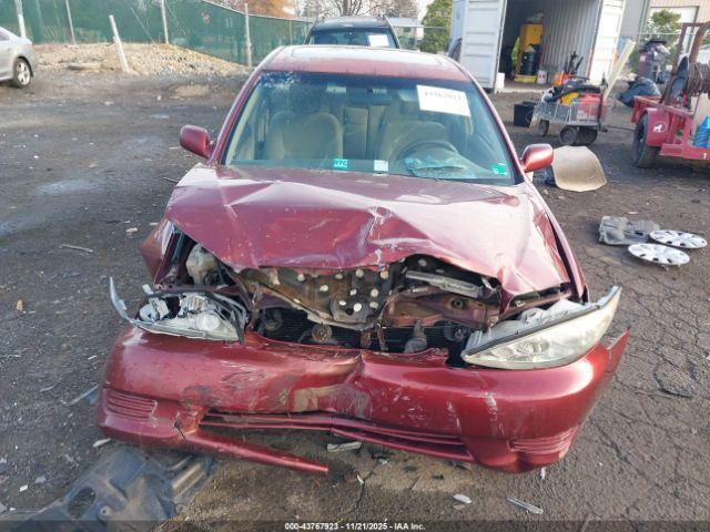 Toyota Camry Le Image 16