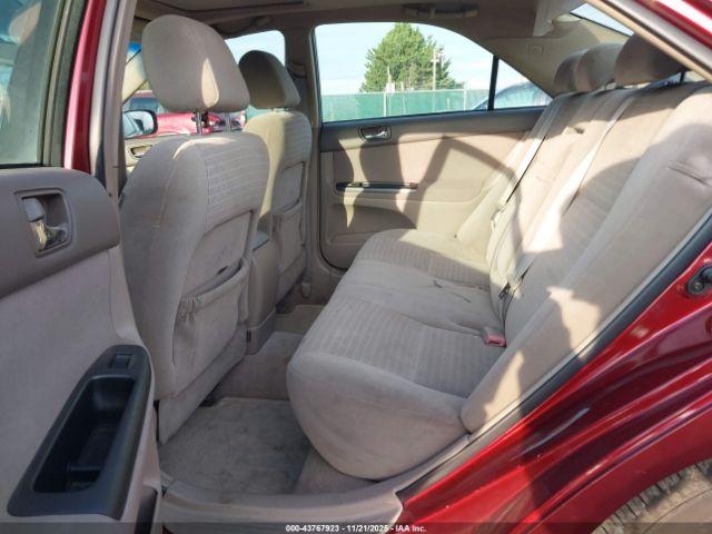 Toyota Camry Le Image 14