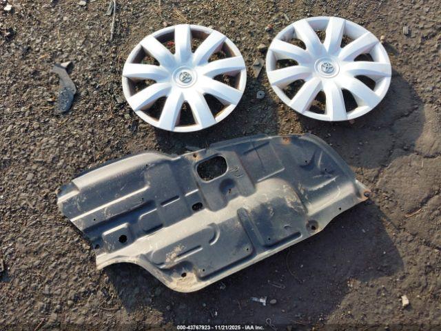 Toyota Camry Le Image 3