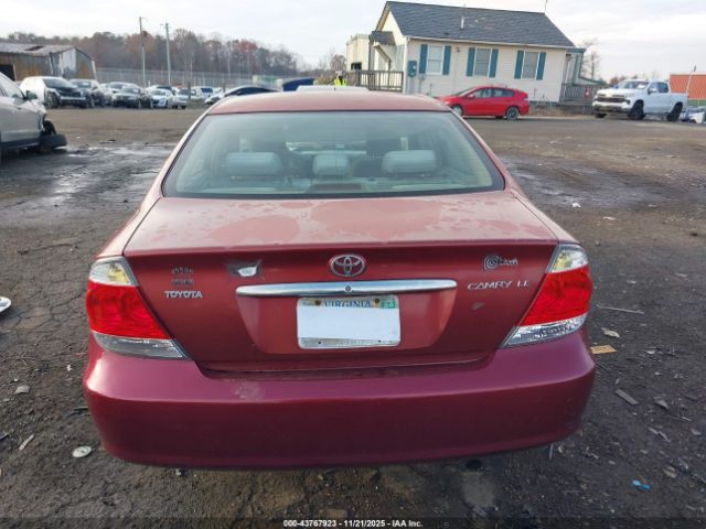 Toyota Camry Le Image 6