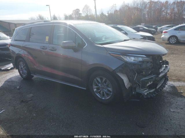  Salvage Toyota Sienna