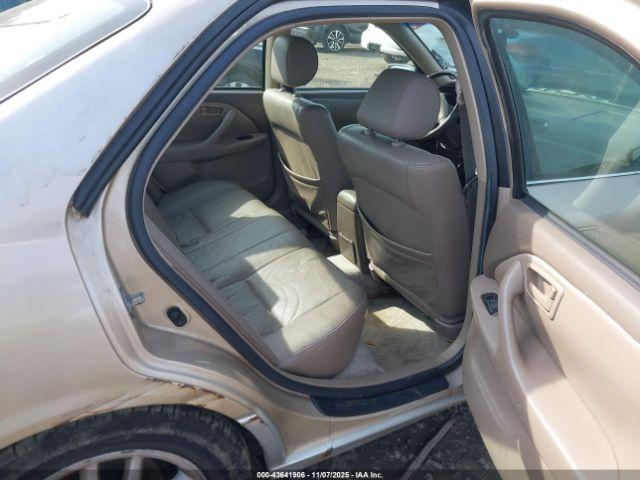 Toyota Camry Le V6 Image 10