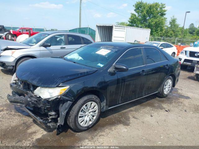 Toyota Camry Le Image 6