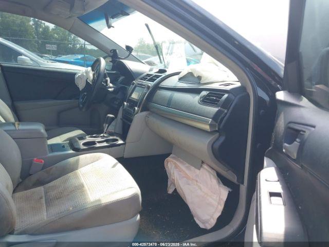 Toyota Camry Le Image 2