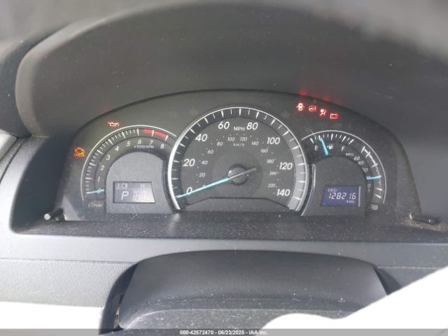 Toyota Camry Le Image 10