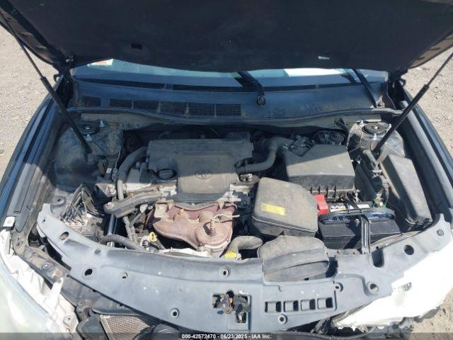 Toyota Camry Le Image 8