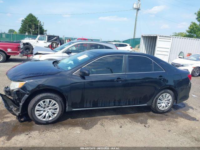 Toyota Camry Le Image 14