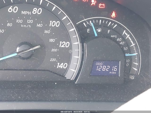 Toyota Camry Le Image 16