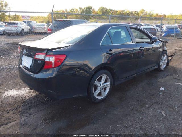 Toyota Camry Se Image 2