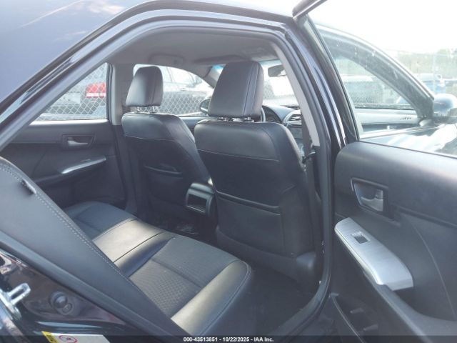 Toyota Camry Se Image 11