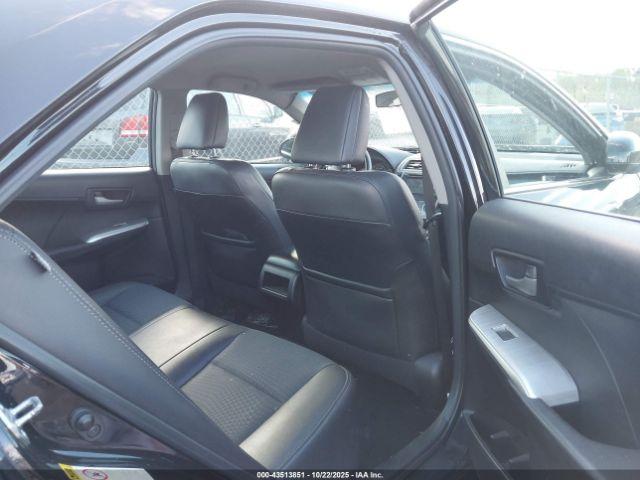 Toyota Camry Se Image 11