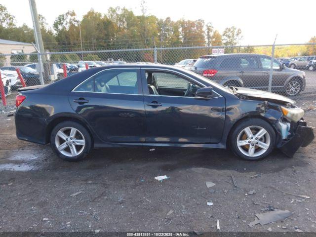 Toyota Camry Se Image 7