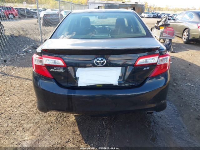 Toyota Camry Se Image 10