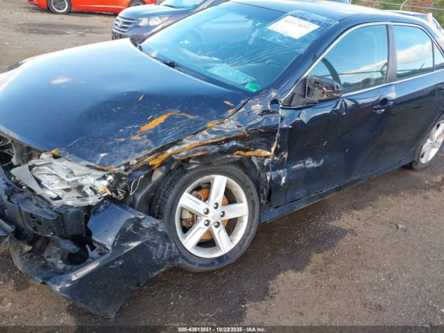 Toyota Camry Se Image 17