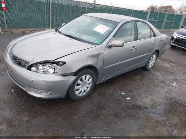 Toyota Camry Le Image 14