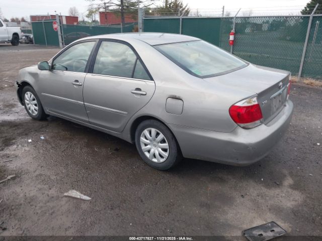 Toyota Camry Le Image 2