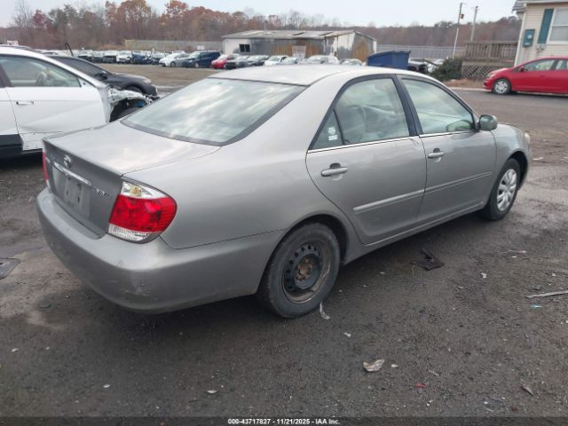 Toyota Camry Le Image 3