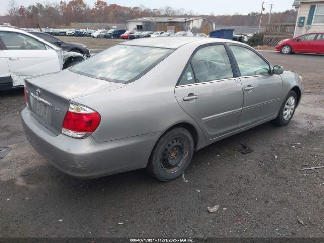 Toyota Camry Le Image 3