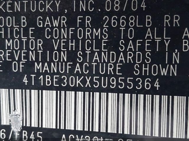 Toyota Camry Le Image 5