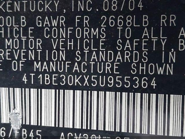 Toyota Camry Le Image 5