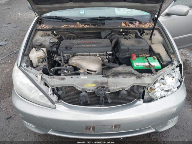 Toyota Camry Le Image 10