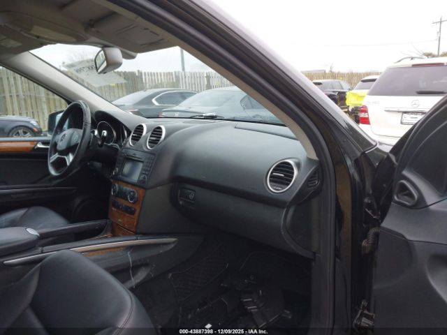 Mercedes-Benz M-Class 4matic Image 8