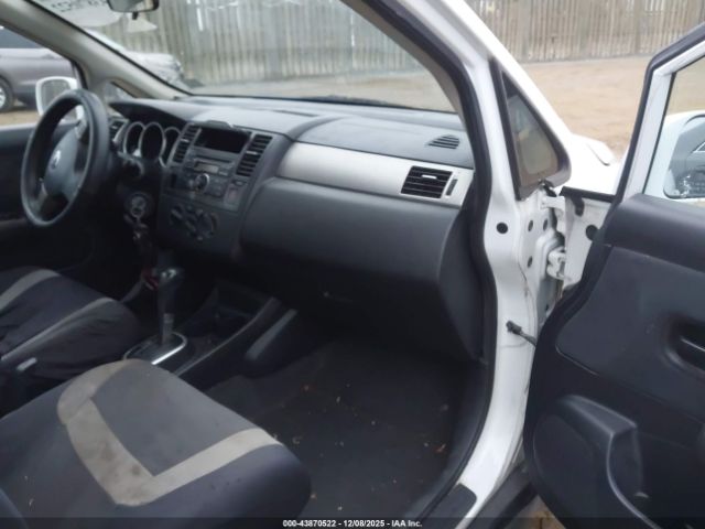 Nissan Versa 1.8s Image 10