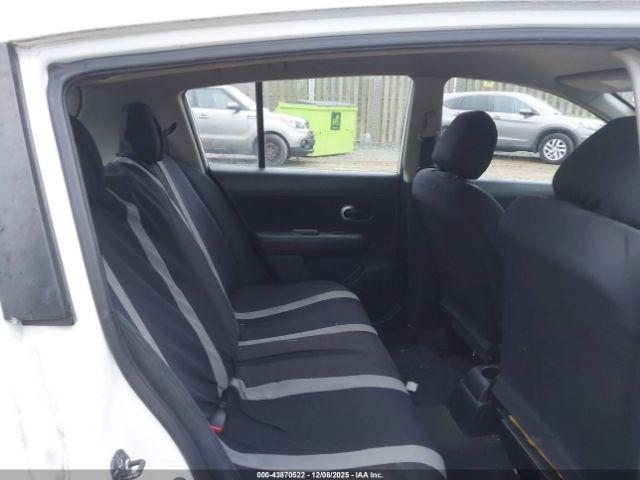 Nissan Versa 1.8s Image 4