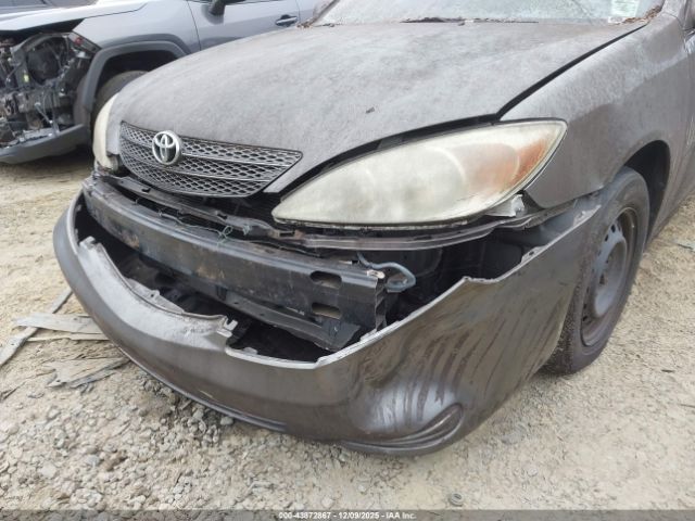 Toyota Camry Le Image 3