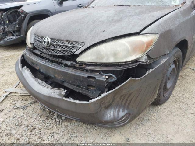 Toyota Camry Le Image 3