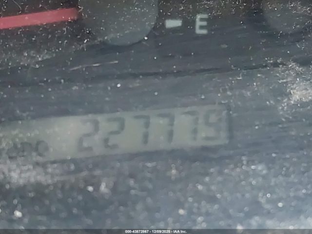 Toyota Camry Le Image 9