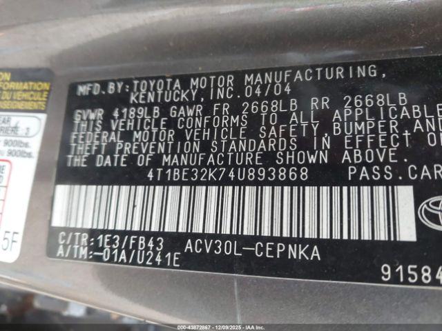 Toyota Camry Le Image 8