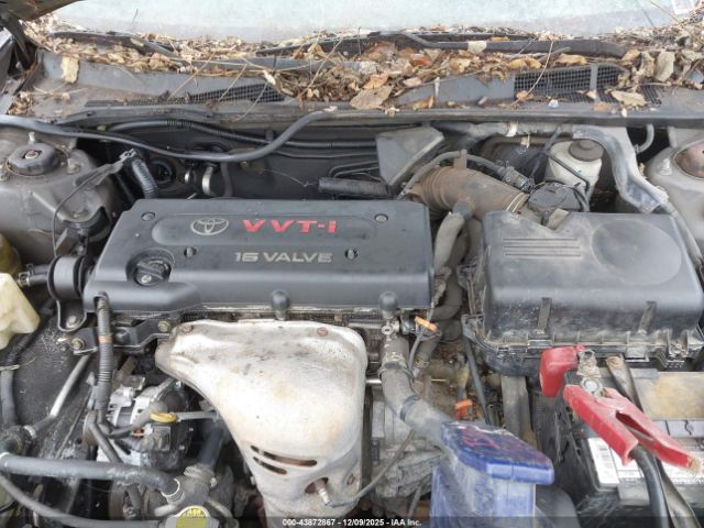 Toyota Camry Le Image 10