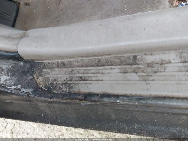 Toyota Camry Le Image 11