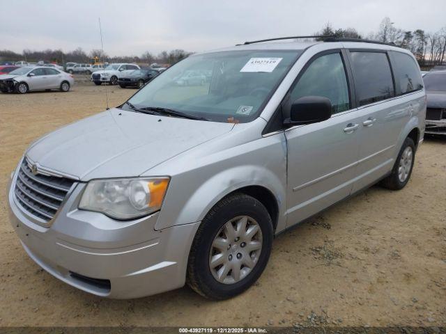 Chrysler Town & Country Lx Image 5