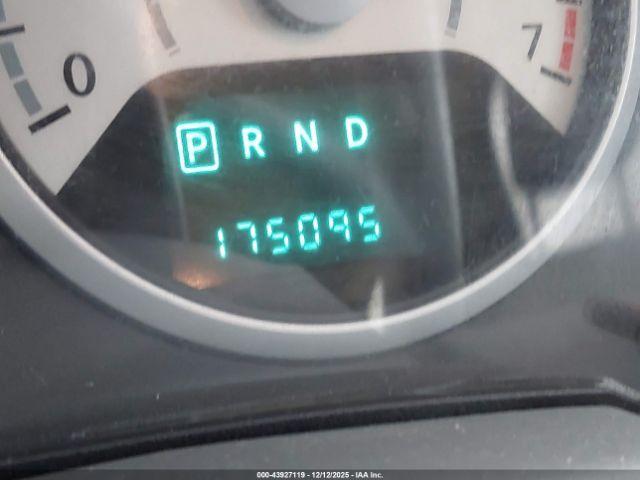 Chrysler Town & Country Lx Image 2