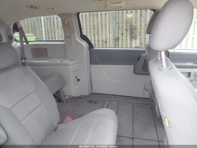 Chrysler Town & Country Lx Image 6