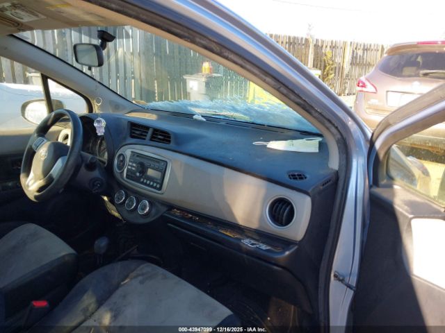 Toyota Yaris Le Image 10