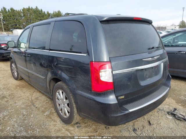 Chrysler Town & Country Touring Image 11