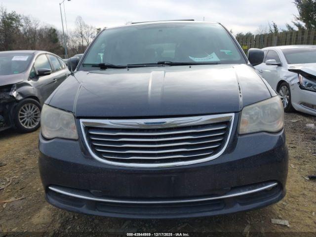 Chrysler Town & Country Touring Image 5