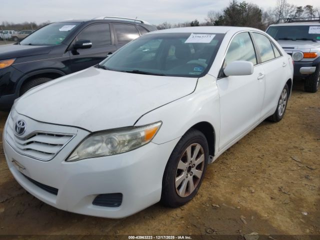 Toyota Camry Le Image 6