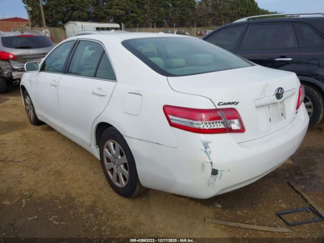 Toyota Camry Le Image 5