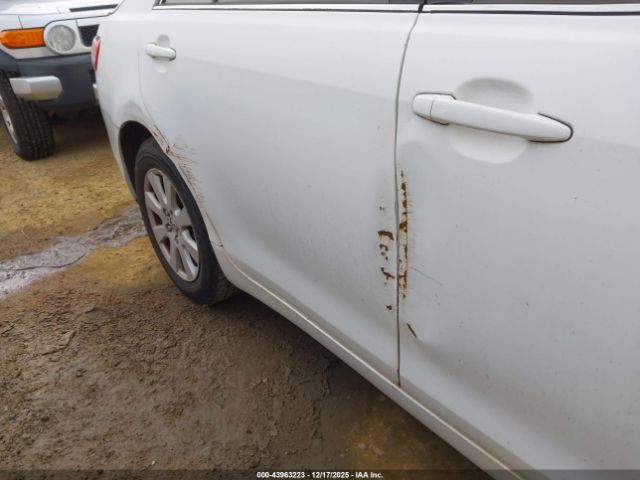 Toyota Camry Le Image 4