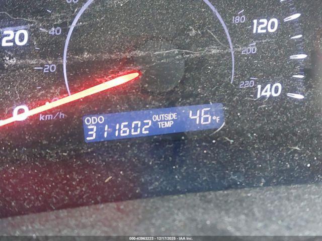 Toyota Camry Le Image 3