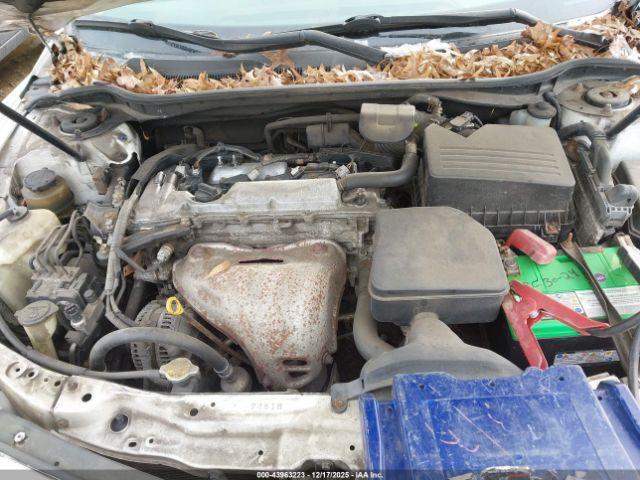 Toyota Camry Le Image 10