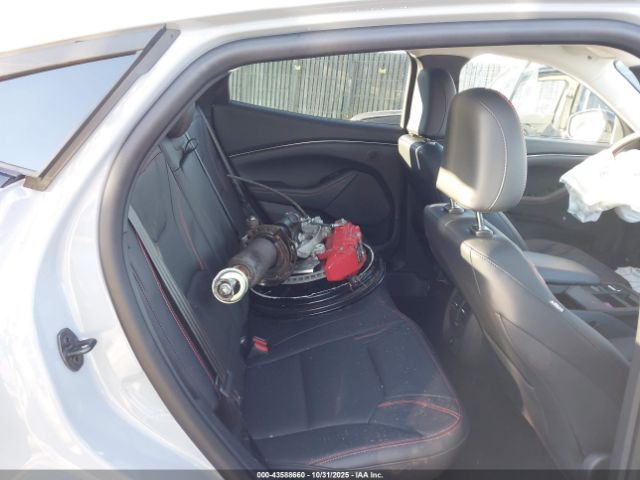 Ford Mustang Premium Image 14