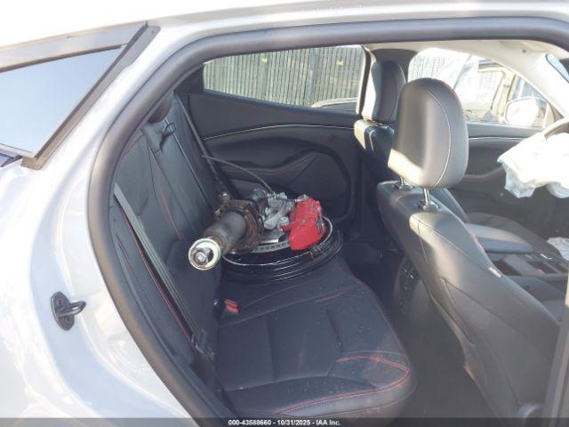 Ford Mustang Premium Image 14