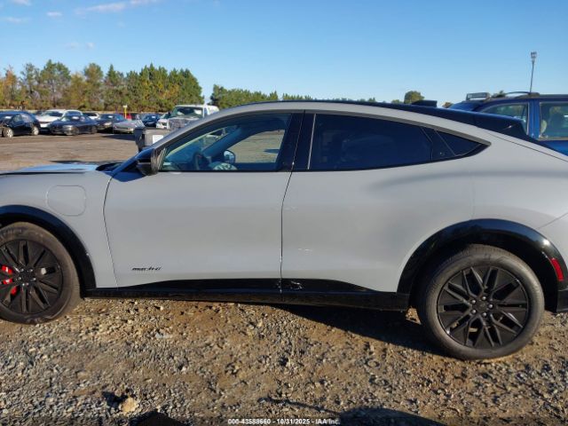 Ford Mustang Premium Image 12